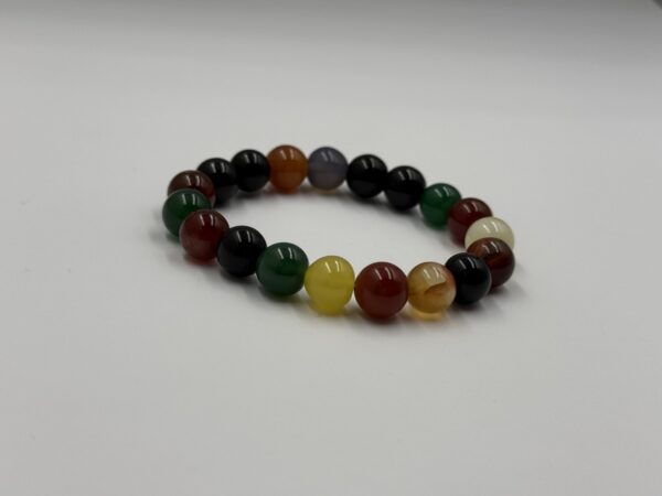 A mixed brown agate bracelet with 8mm polished beads in earthy tones of brown